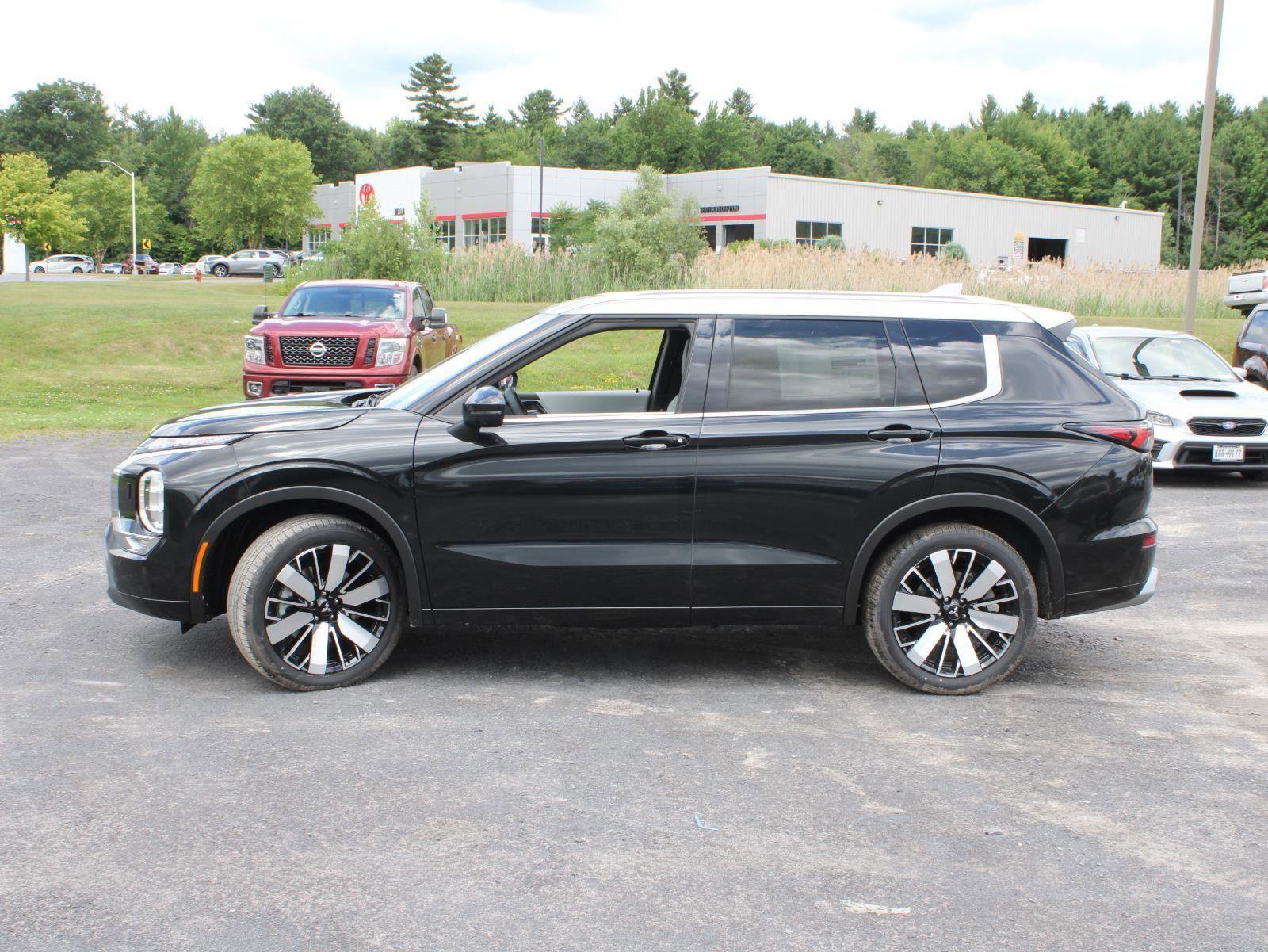 New 2025 Mitsubishi Outlander Platinum Edition image 6