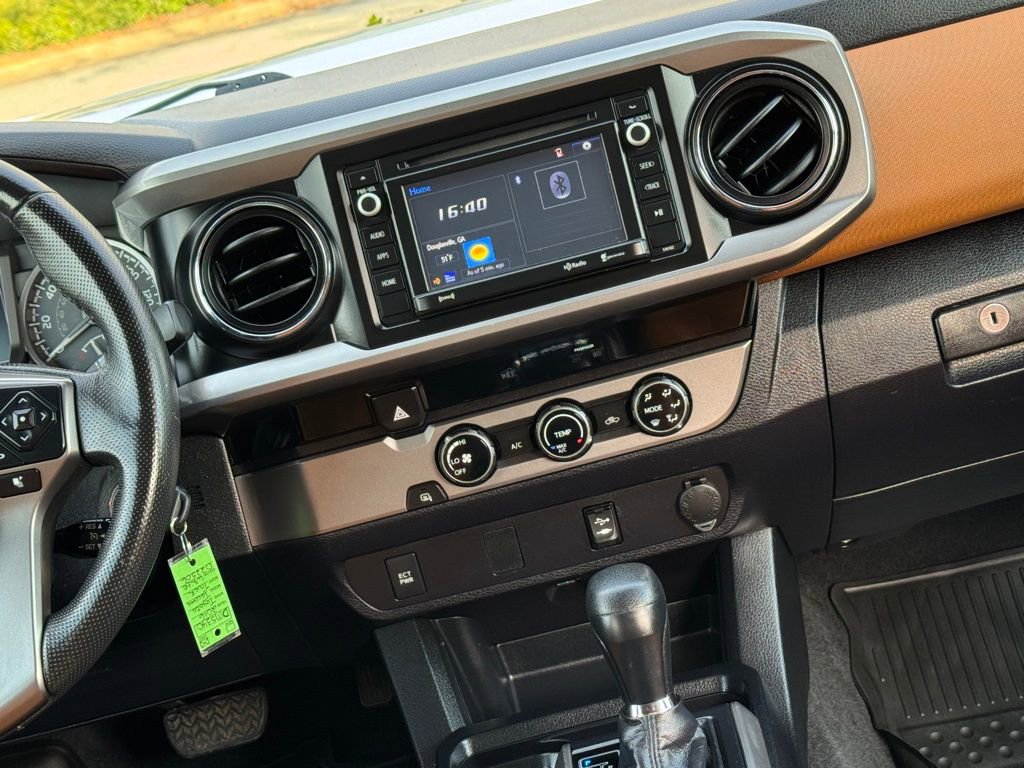 Used 2016 Toyota Tacoma SR5 w/ Towing Package image 5