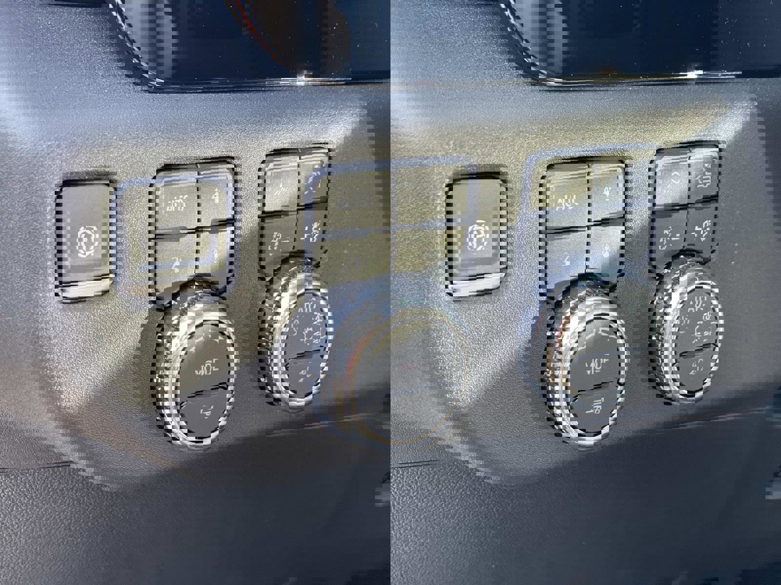 New 2026 GMC Sierra 2500 SLT w/ SLT Premium Package image 18