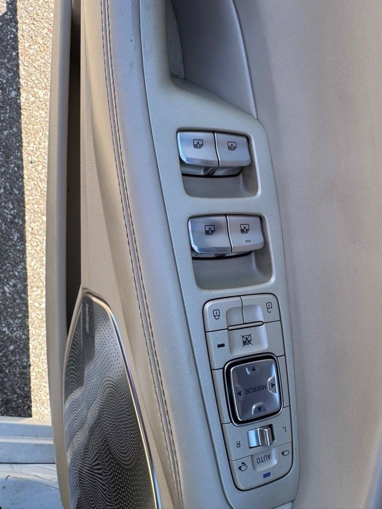 Used 2017 Genesis G90 3.3T Premium RWD image 24