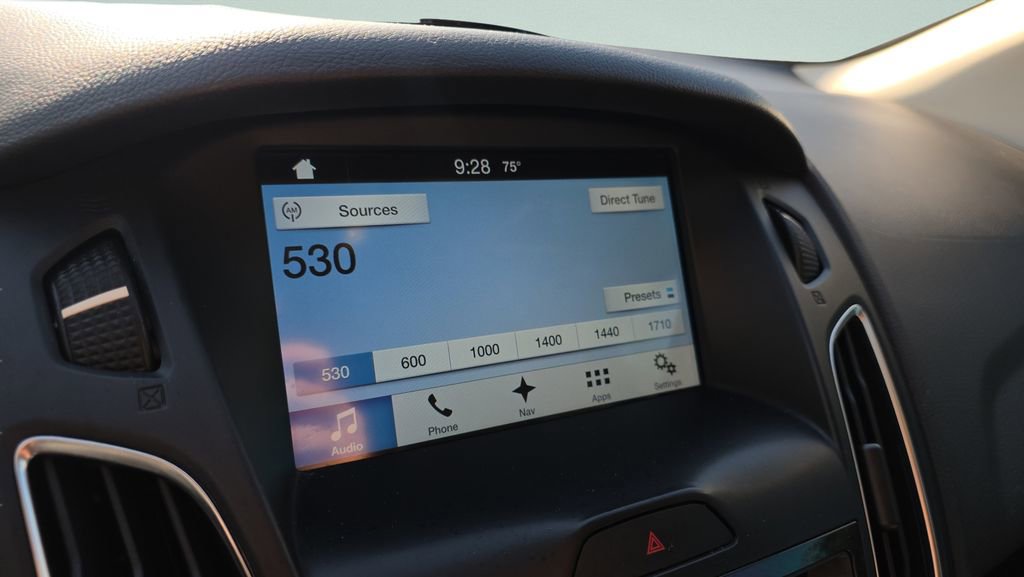 Used 2016 Ford Focus Titanium FWD image 13