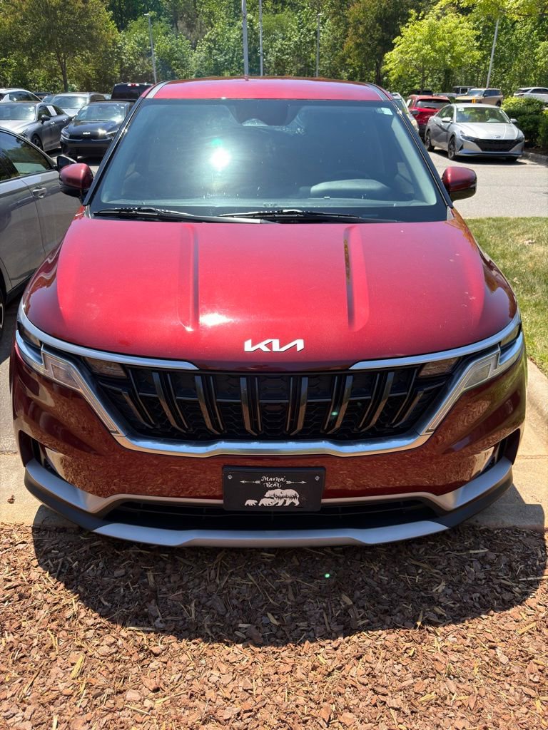 Used 2022 Kia Carnival LX image 1