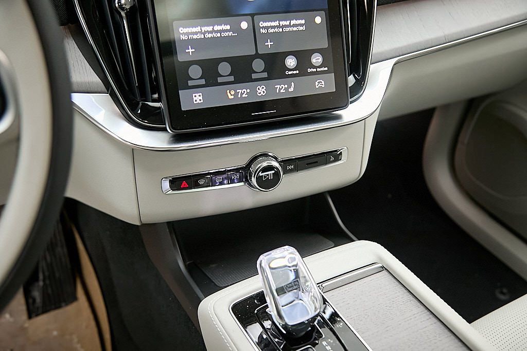 New 2026 Volvo XC90 T8 Ultra w/ Protection Package image 16