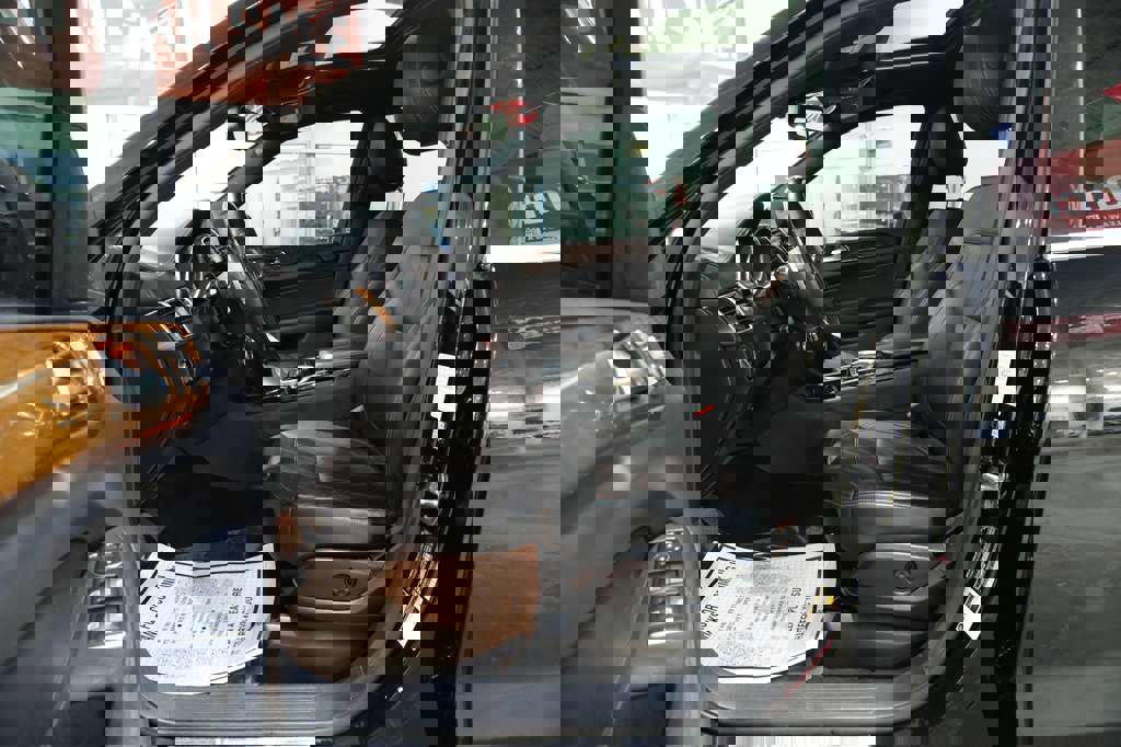 Used 2018 Mercedes-Benz GLS 450 4MATIC w/ Premium Package image 17