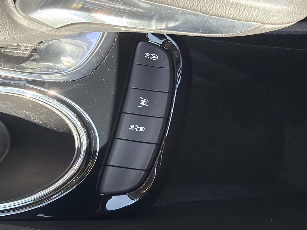 Used 2023 Buick Encore GX Select w/ Sport Touring Package FWD image 33