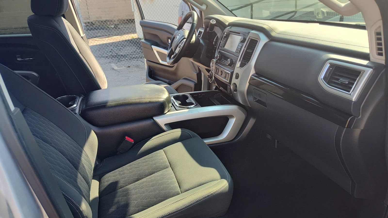 Used 2017 Nissan Titan SV AWD/4WD image 17