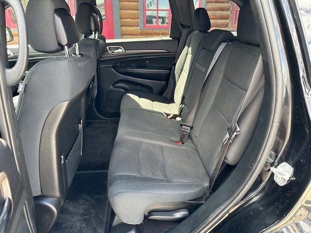 Used 2017 Jeep Grand Cherokee Laredo image 7