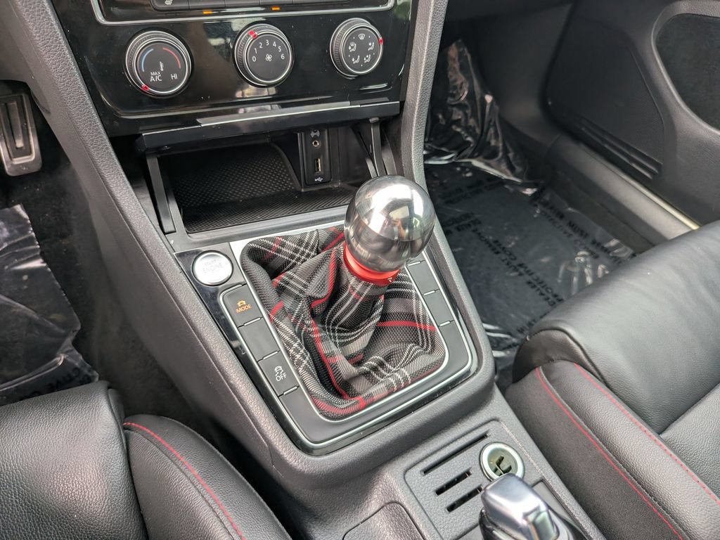 Used 2018 Volkswagen GTI SE w/ SE Leather Package FWD image 22