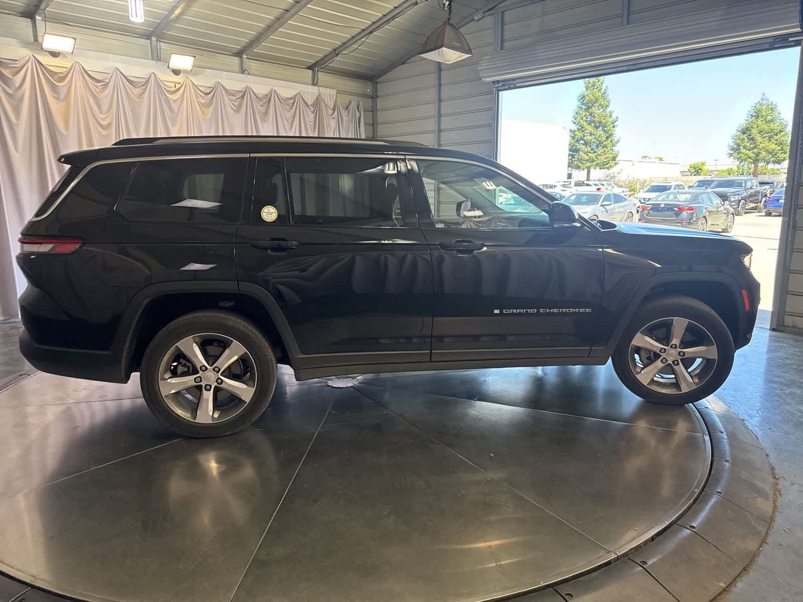 Used 2022 Jeep Grand Cherokee L Limited AWD/4WD image 4