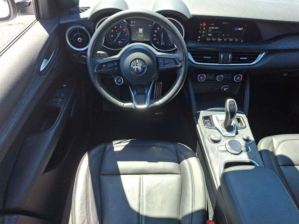 Used 2023 Alfa Romeo Stelvio Sprint image 22