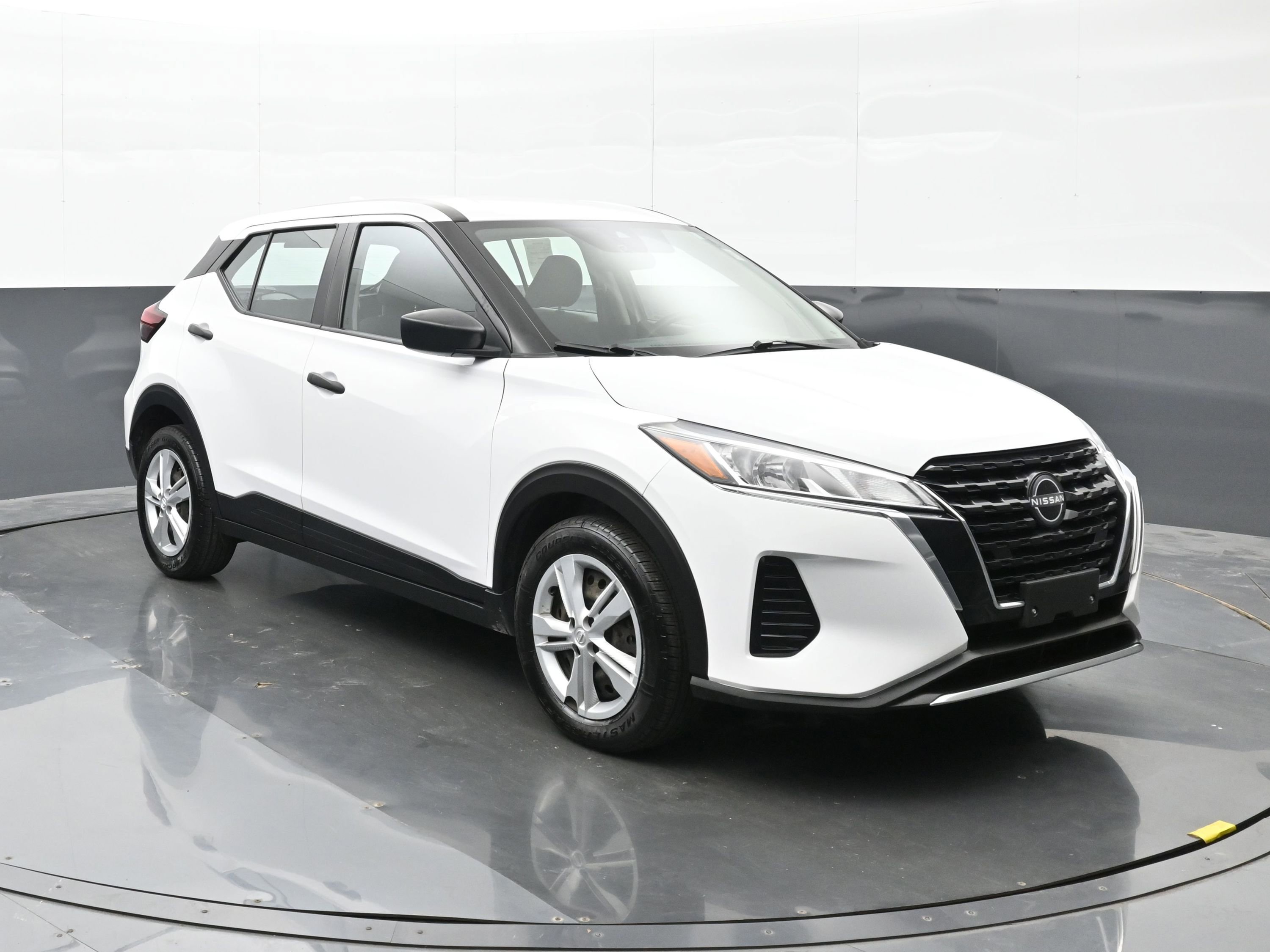 Used 2022 Nissan Kicks S FWD image 6