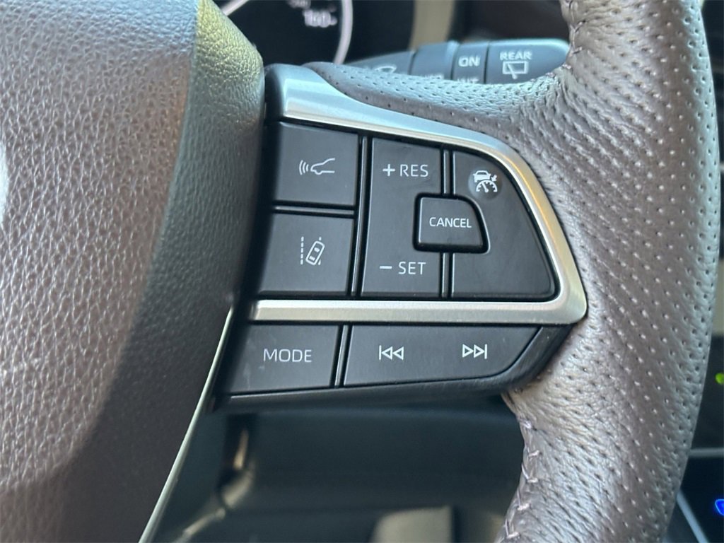 Certified 2023 Toyota Sienna Platinum image 34