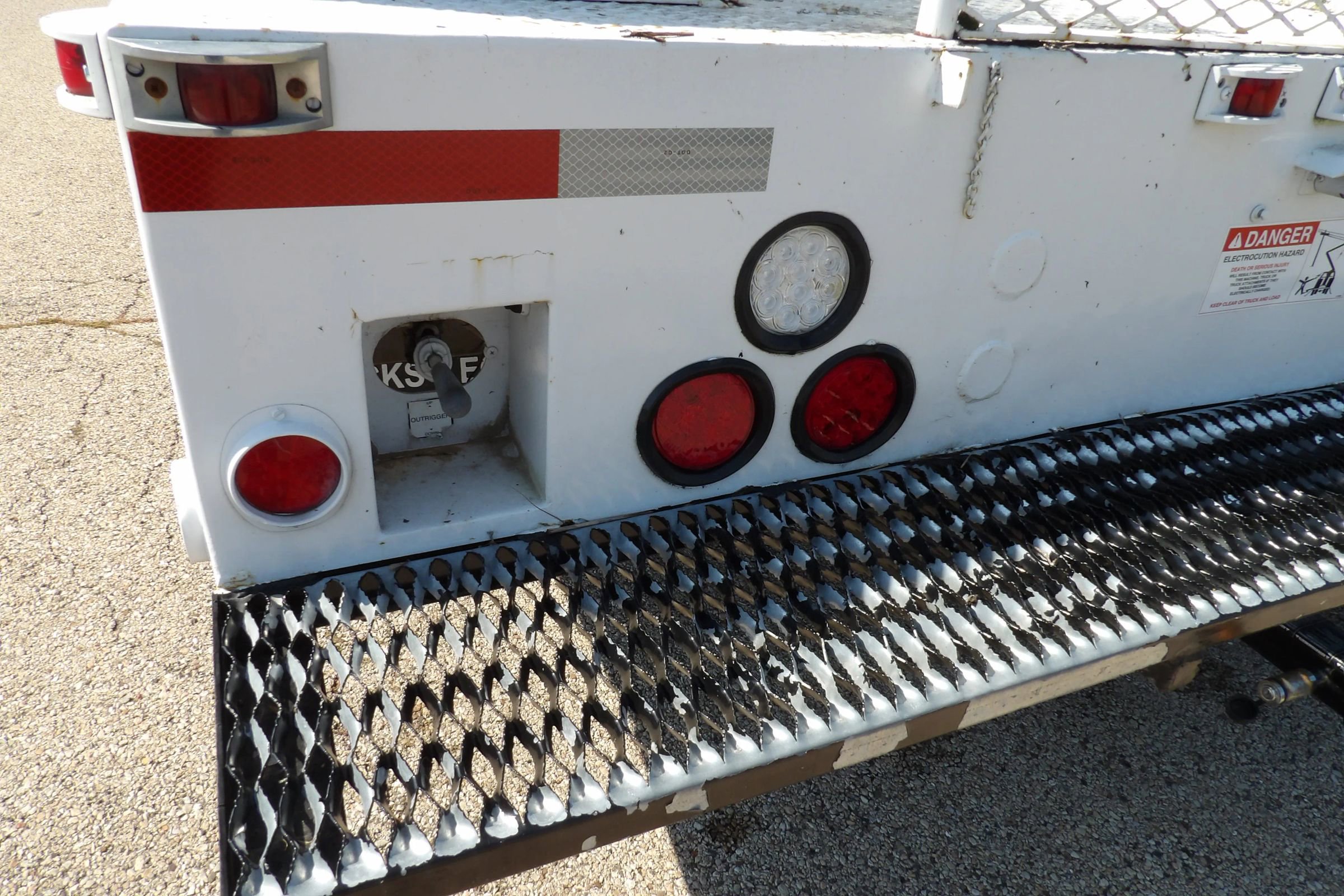 Used 2007 Ford F550 2WD Regular Cab Super Duty image 30