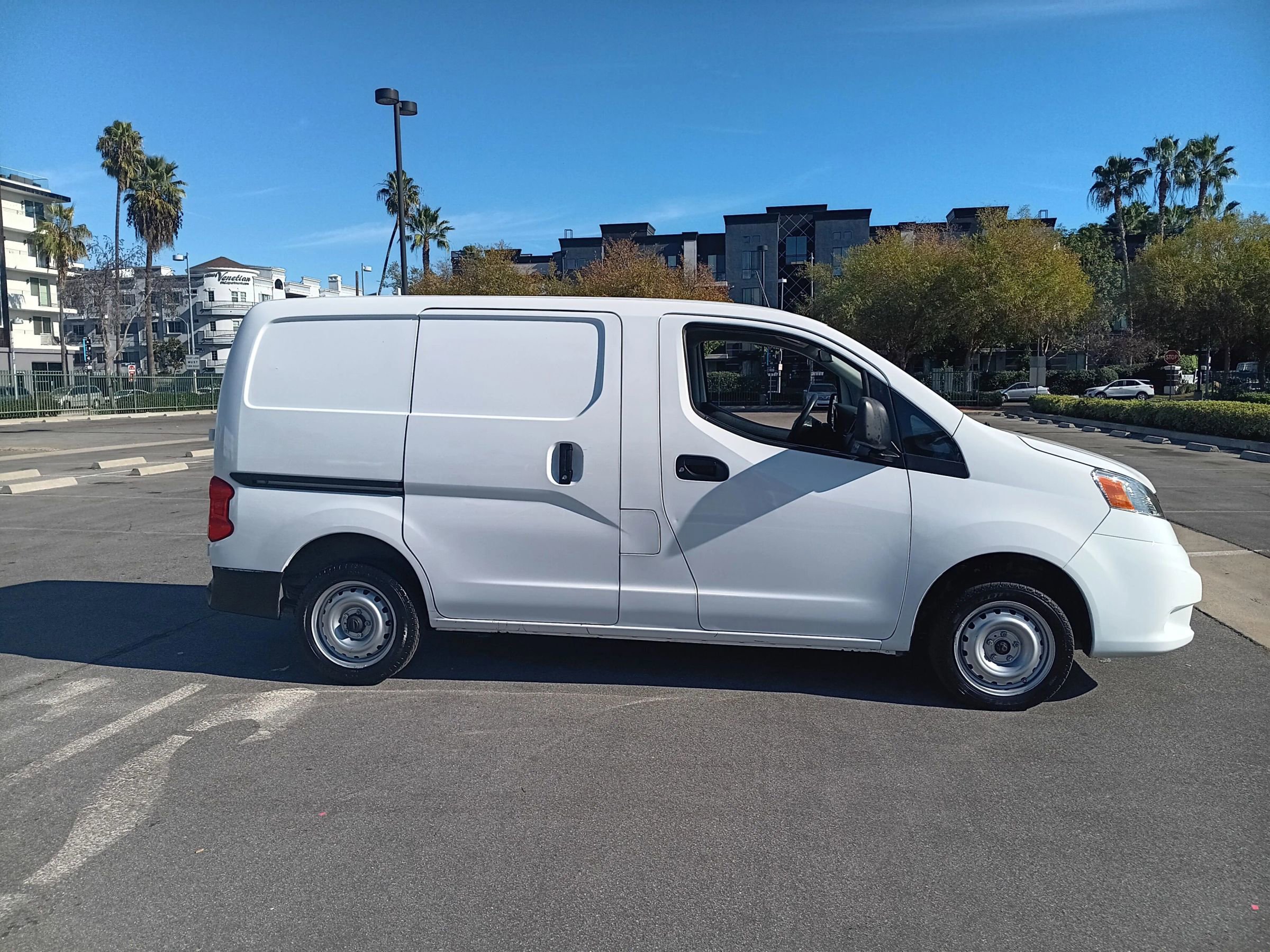 Used 2021 Nissan NV200 S w/ Back Door Glass Package image 4