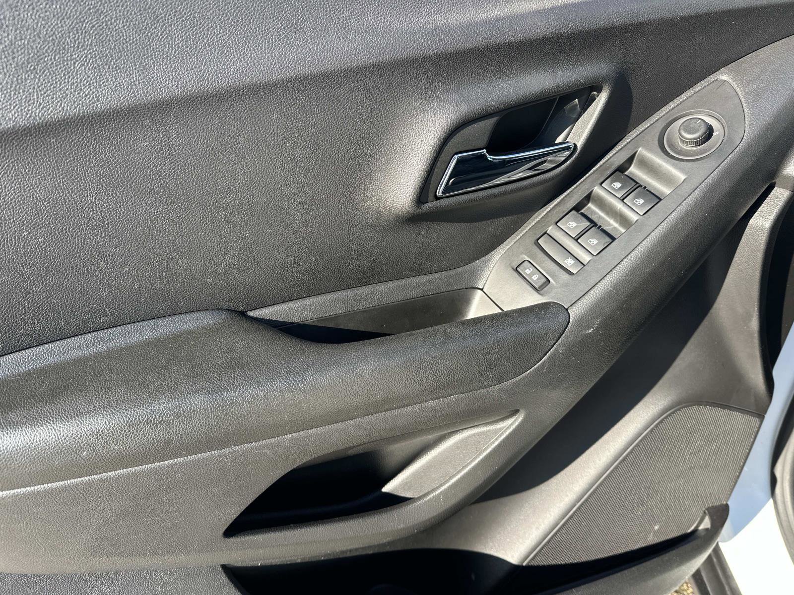 Certified 2022 Chevrolet Trax LT w/ LT Convenience Package image 14