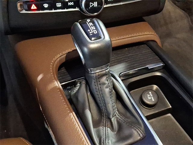 Used 2020 Volvo XC90 T6 Momentum w/ Protection Package Premier image 22