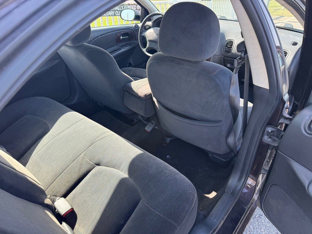 Used 2004 Chrysler Concorde LX image 15