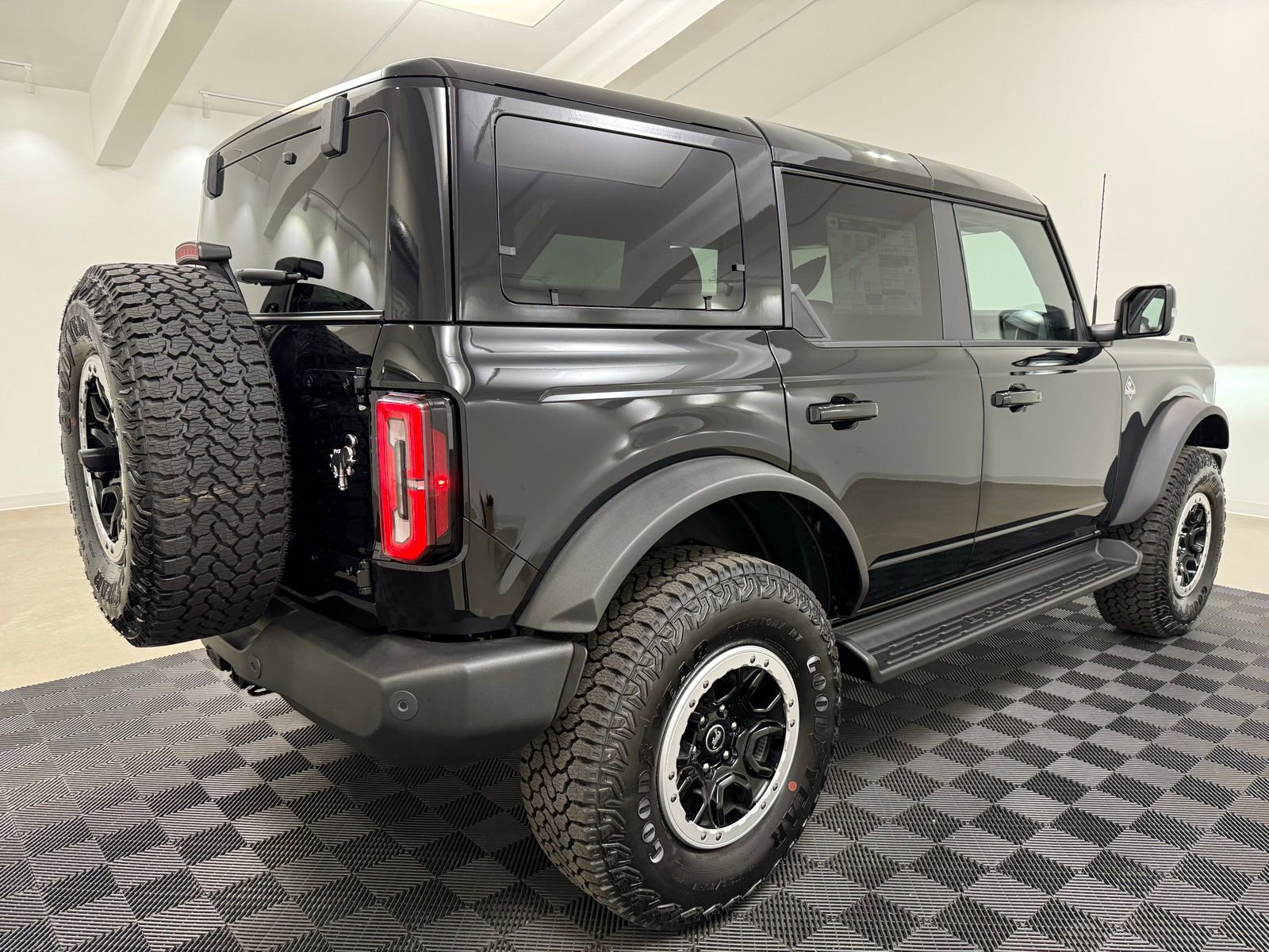 New 2025 Ford Bronco Outer Banks w/ Sasquatch Package image 6