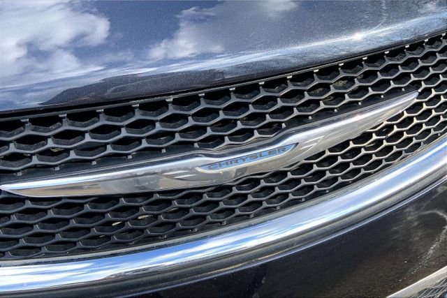 Used 2020 Chrysler Pacifica Touring-L FWD image 5