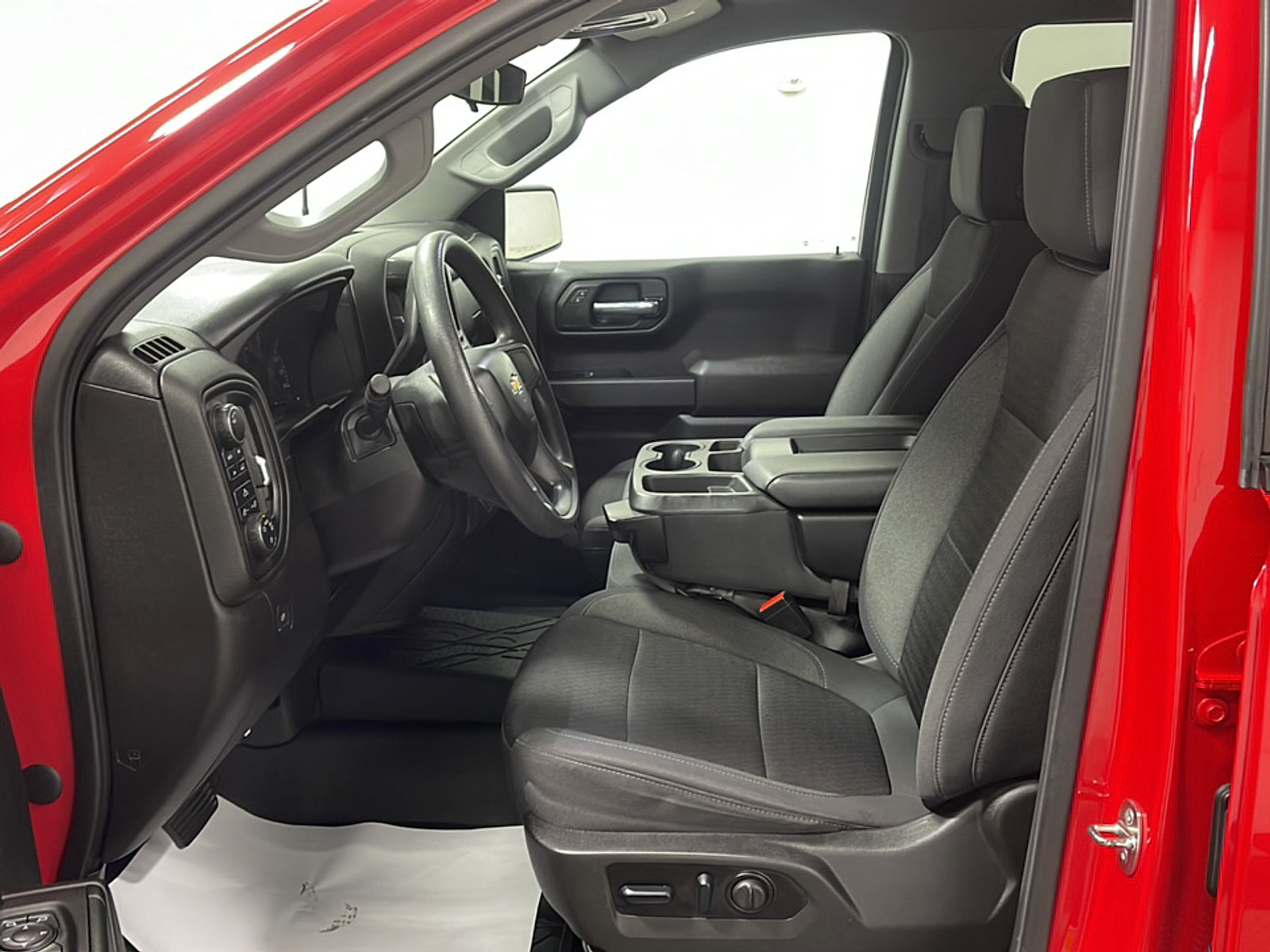 Used 2022 Chevrolet Silverado 1500 Custom w/ LPO, Dark Essentials Package AWD/4WD image 2