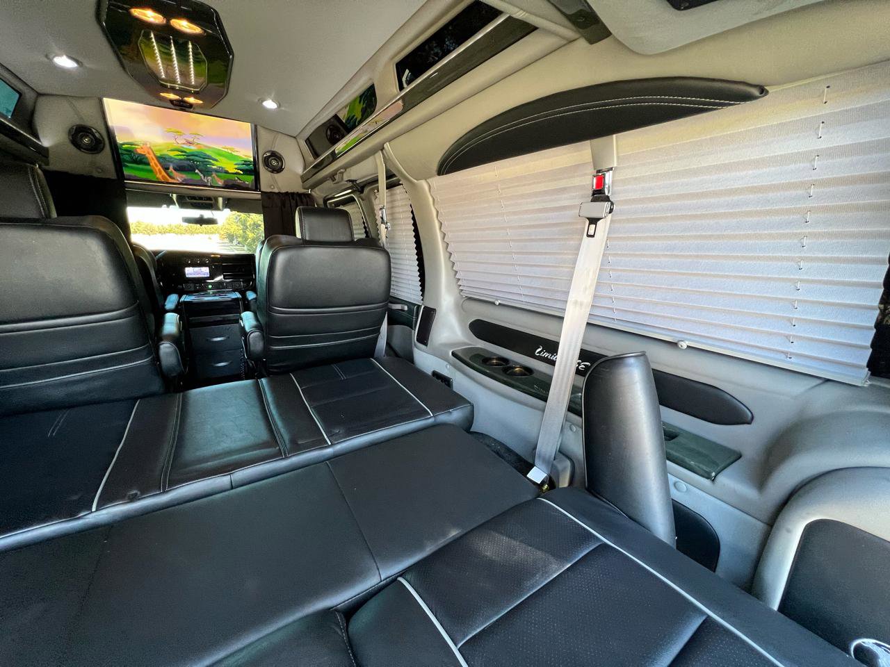 Used 2017 Chevrolet Express 2500 image 31