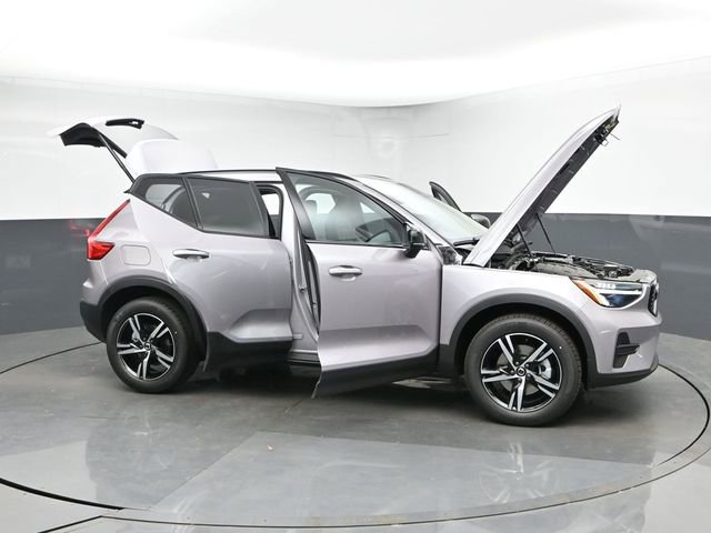 New 2026 Volvo XC40 B4 Core w/ Climate Package FWD image 51