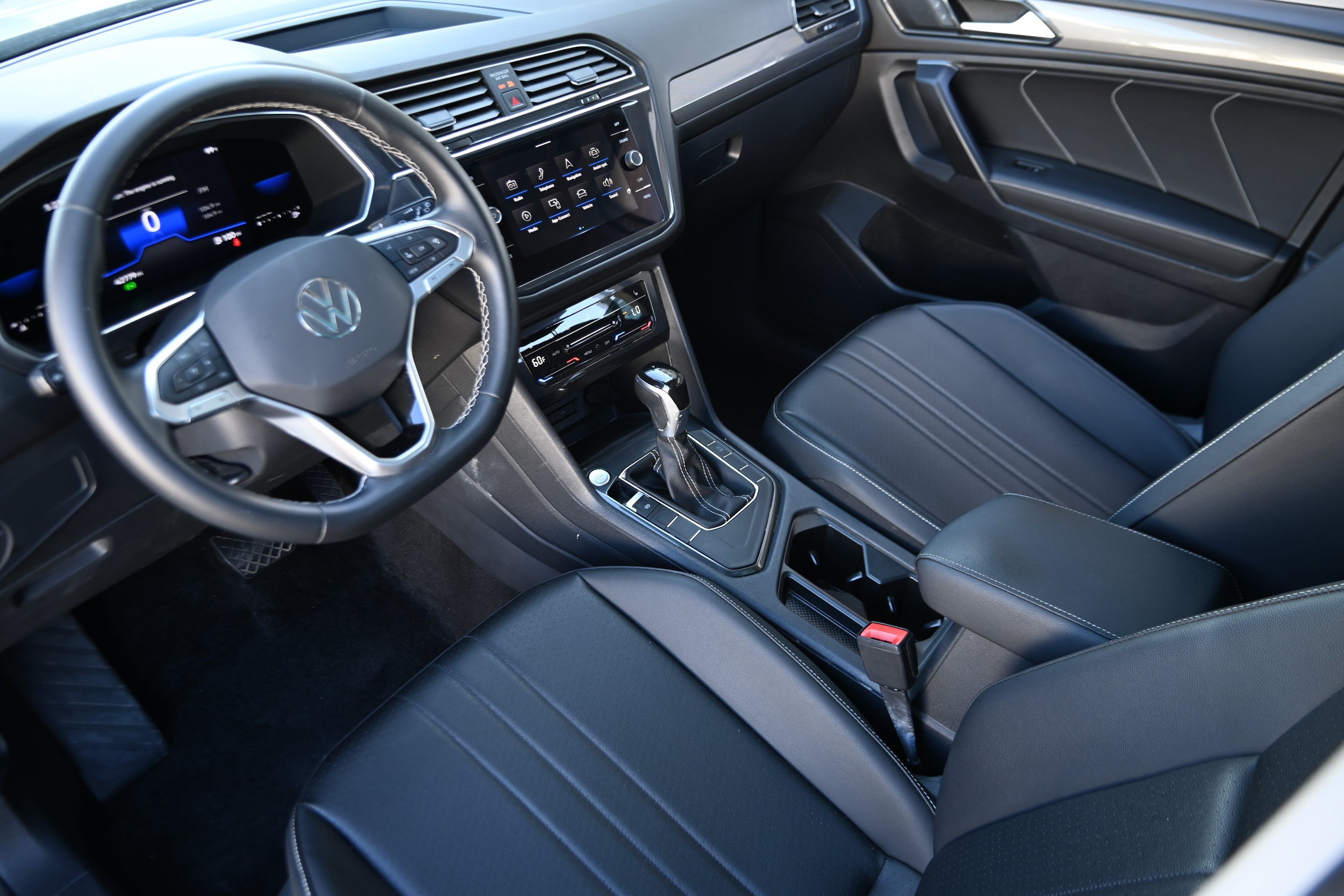 Used 2023 Volkswagen Tiguan SE w/ Panoramic Sunroof Package FWD image 15
