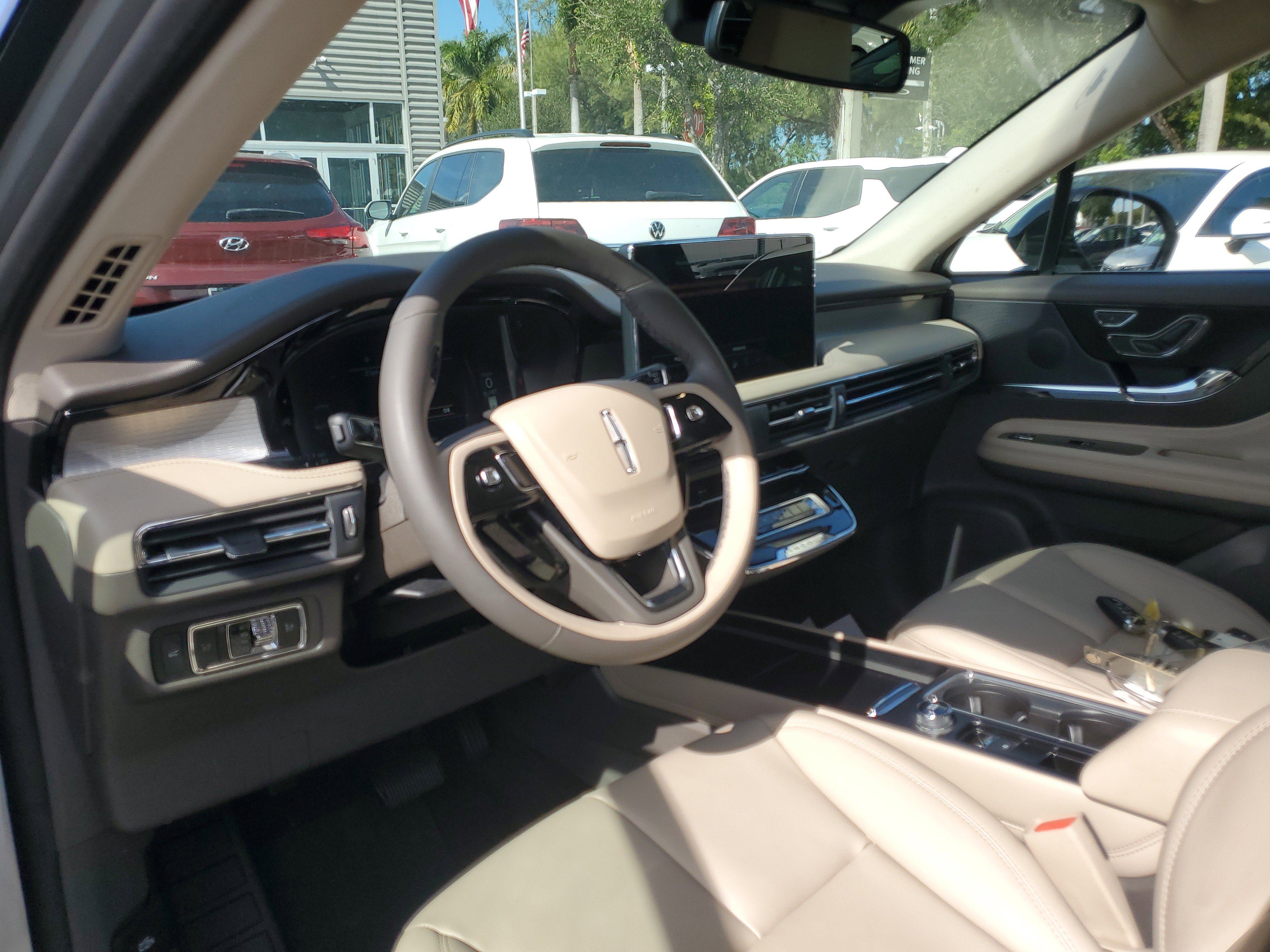 Used 2023 Lincoln Corsair FWD image 13