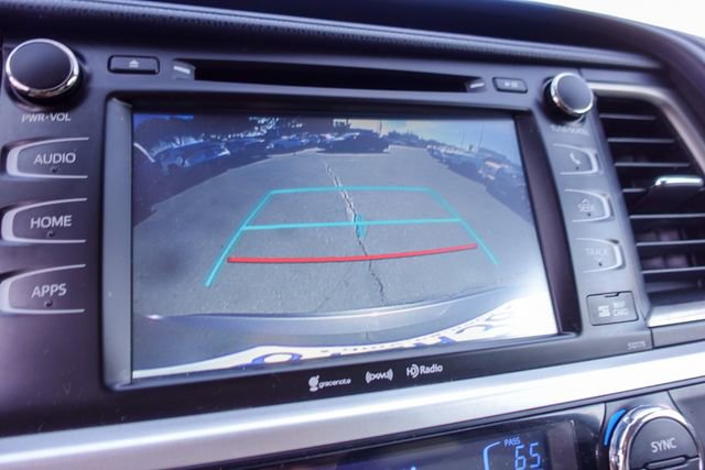 Used 2017 Toyota Highlander XLE image 18