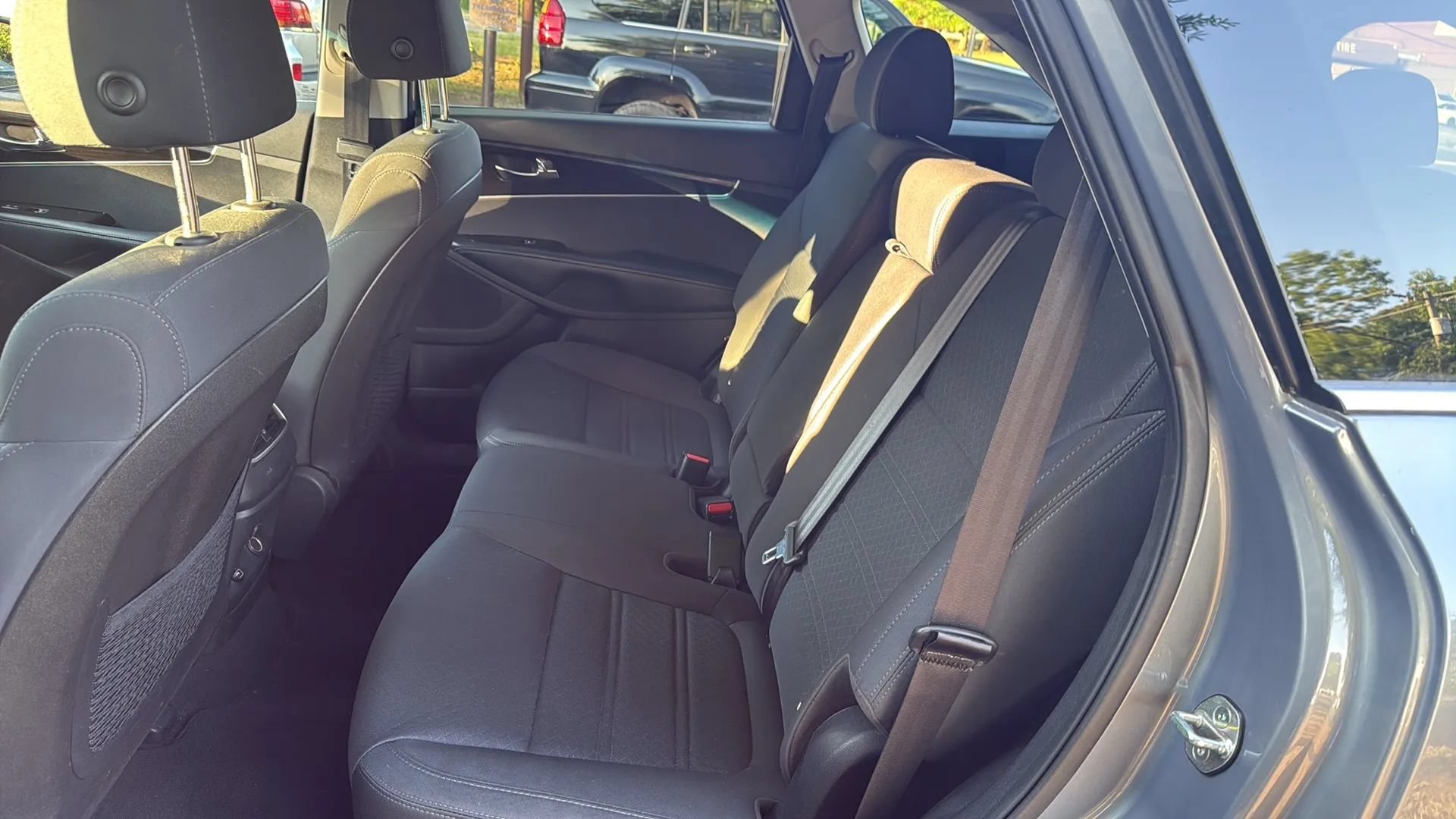 Used 2020 Kia Sorento LX AWD/4WD image 16