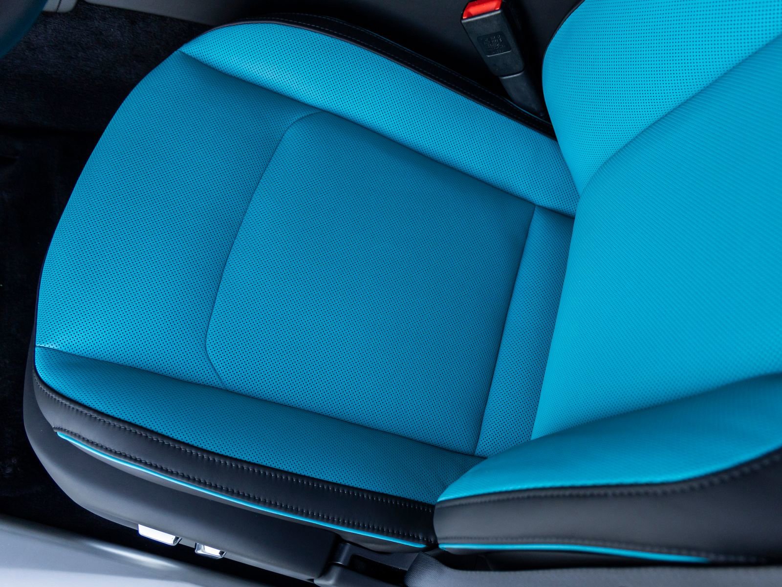 Certified 2025 Rolls-Royce Spectre image 28