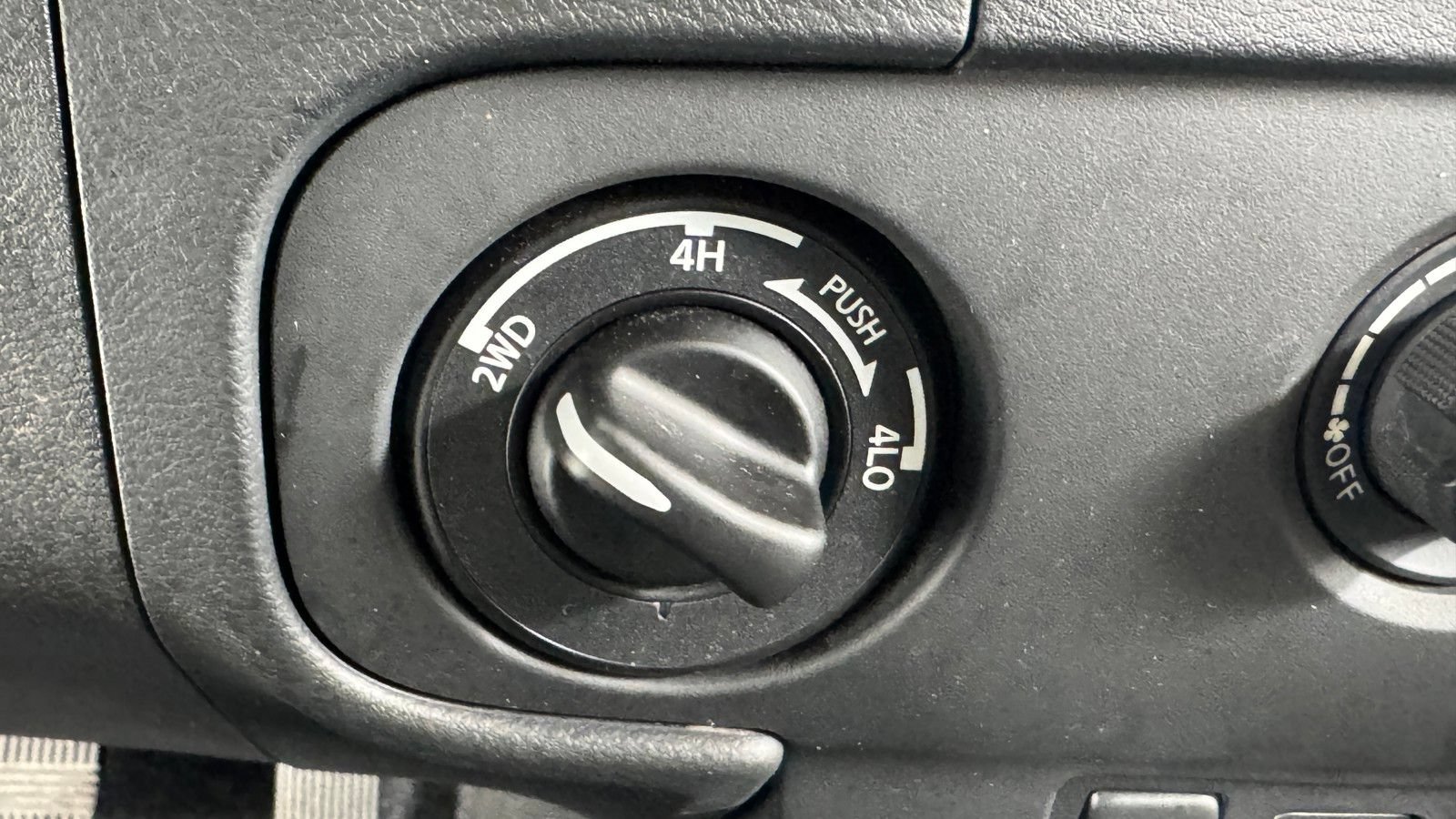Certified 2025 Nissan Frontier SV AWD/4WD image 22
