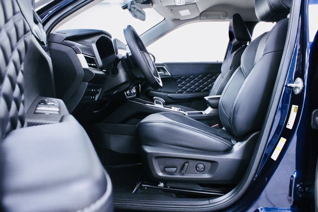 Used 2023 Mitsubishi Outlander SEL image 12