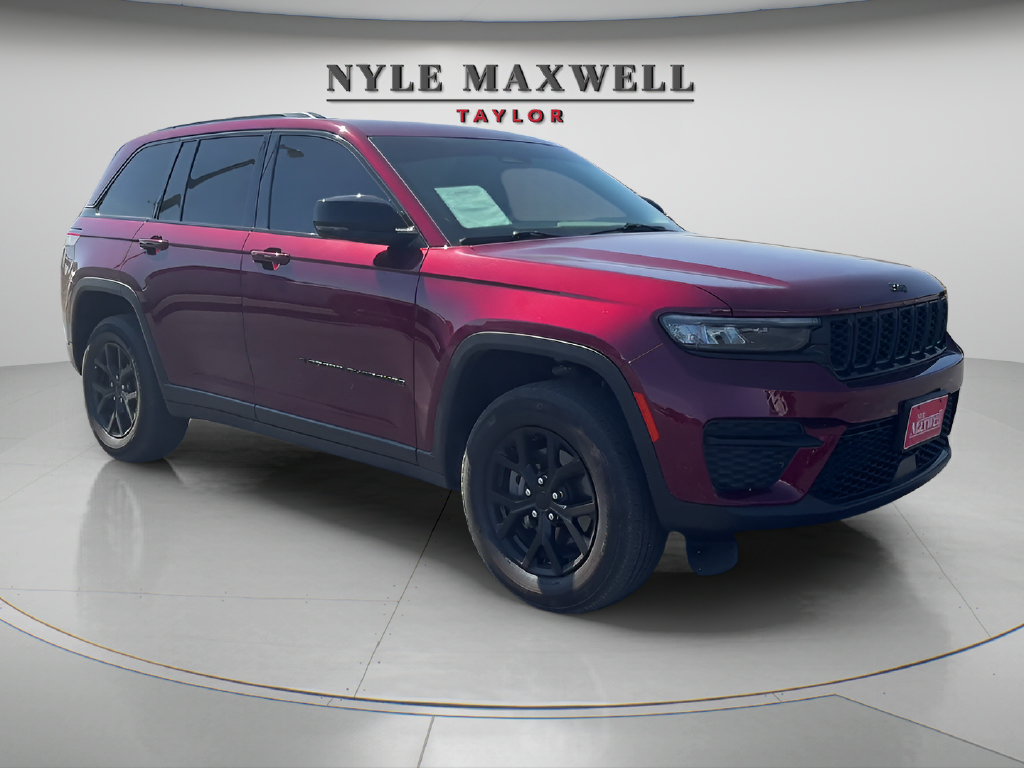 Used 2025 Jeep Grand Cherokee Altitude RWD image 3