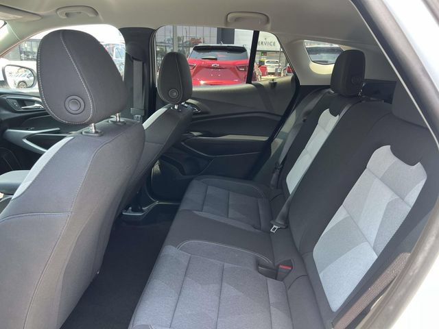 Used 2025 Chevrolet Trax LS w/ LS Convenience Package FWD image 11