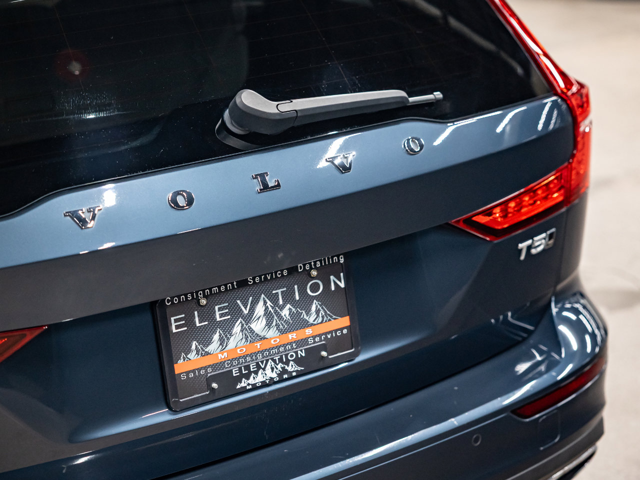 Used 2021 Volvo V60 T5 Cross Country image 29