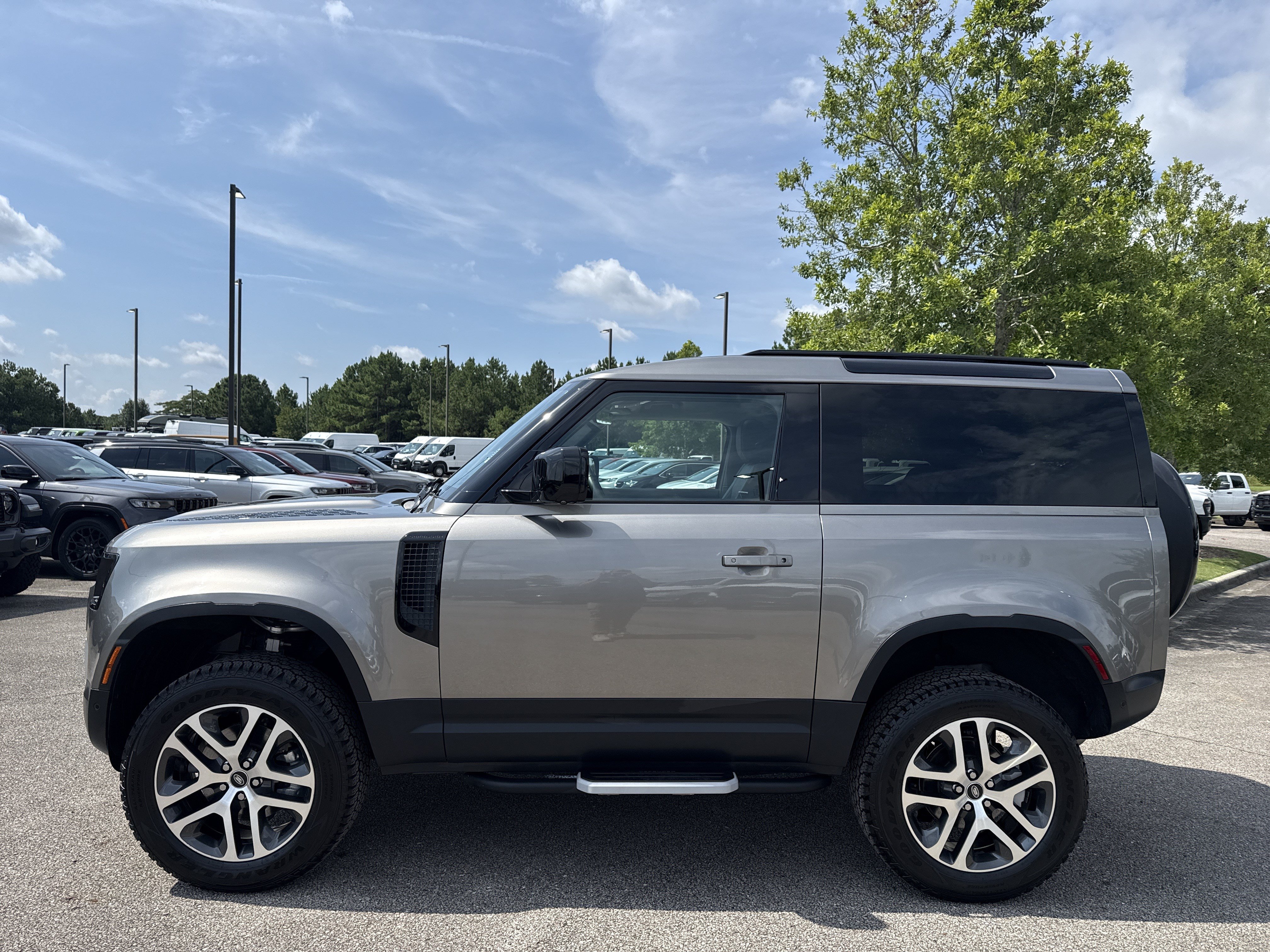 Used 2023 Land Rover Defender 90 S AWD/4WD image 5