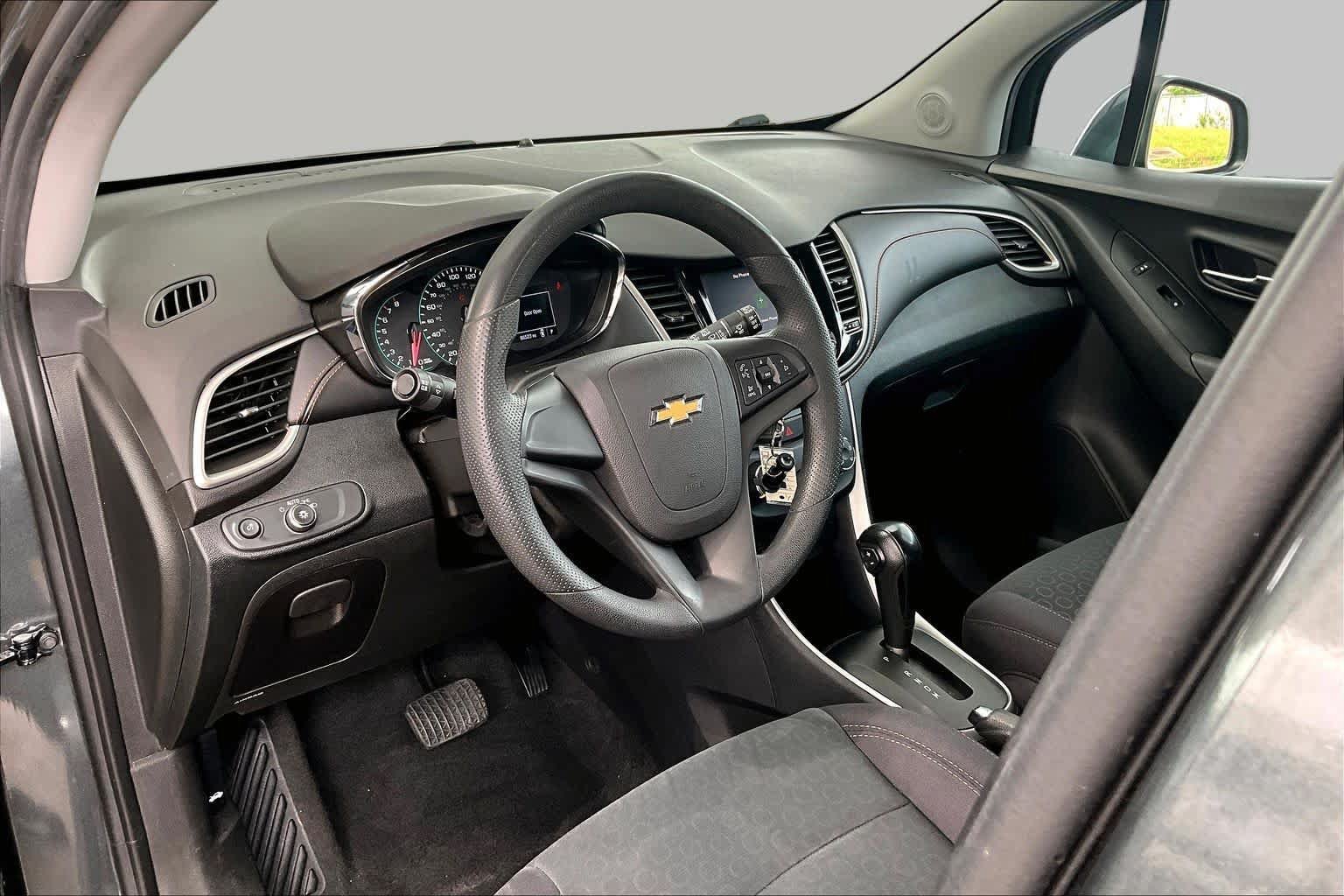 Used 2020 Chevrolet Trax LS FWD image 17
