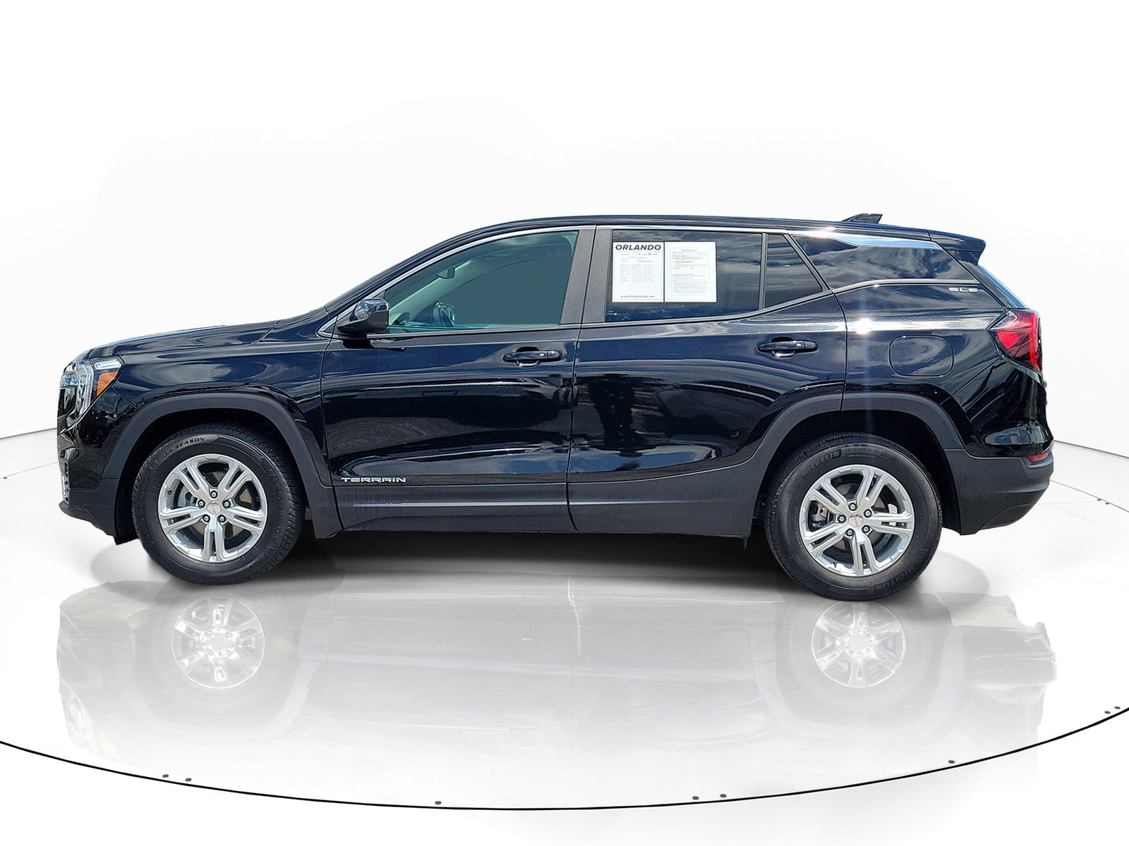 Used 2024 GMC Terrain SLE FWD image 4