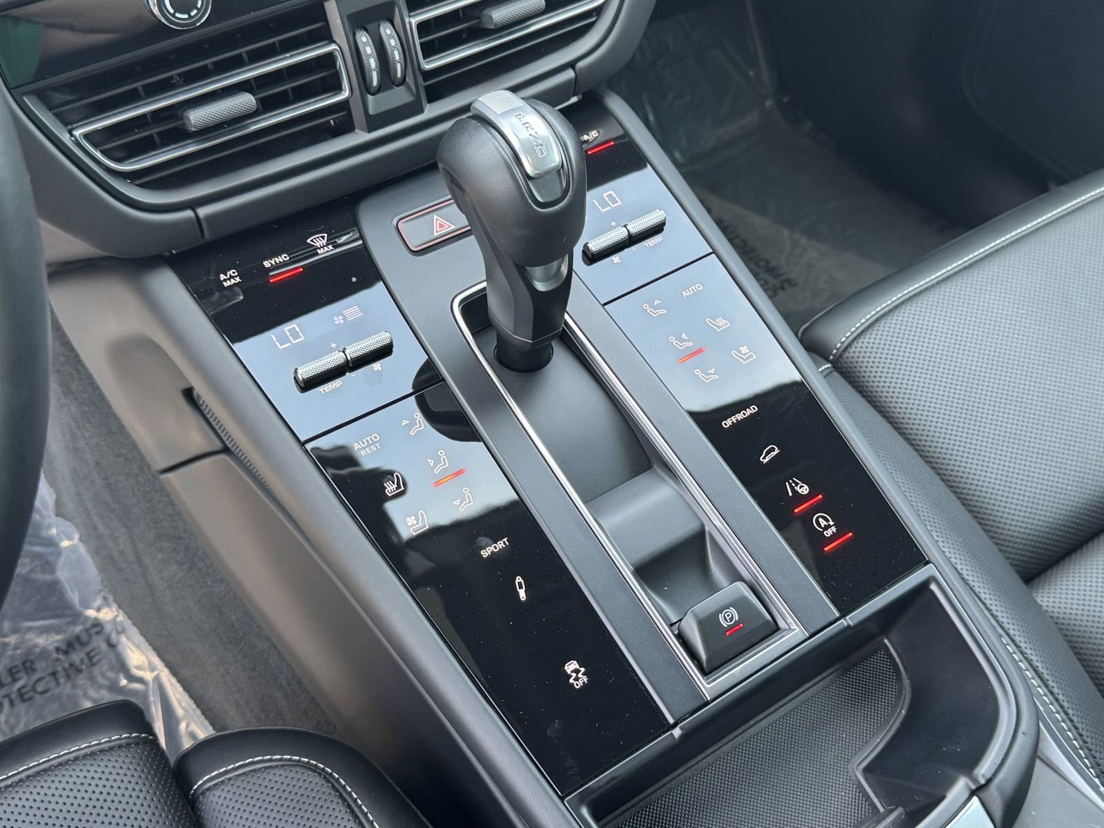 Certified 2024 Porsche Macan S image 23