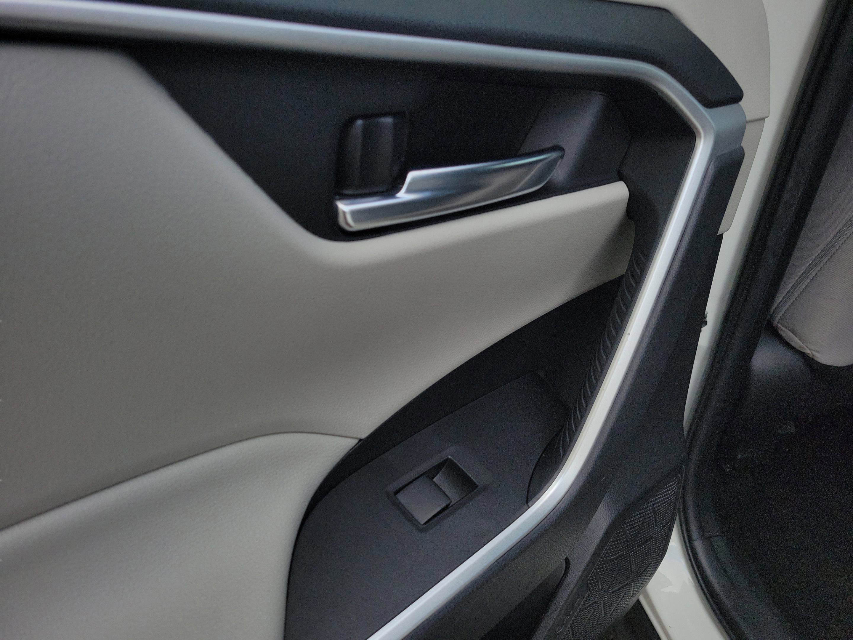 Used 2020 Toyota RAV4 XLE image 21