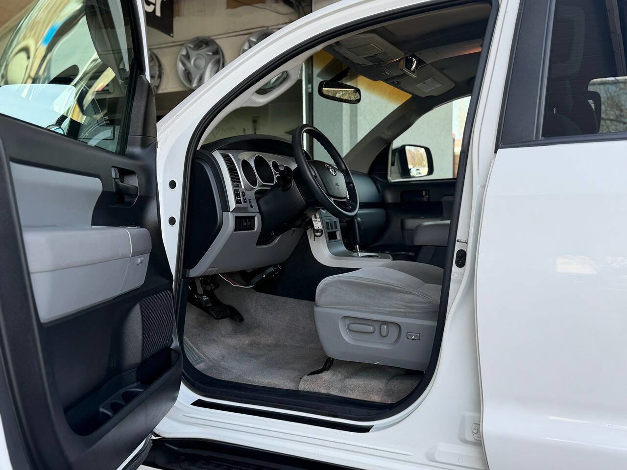 Used 2008 Toyota Sequoia SR5 image 2