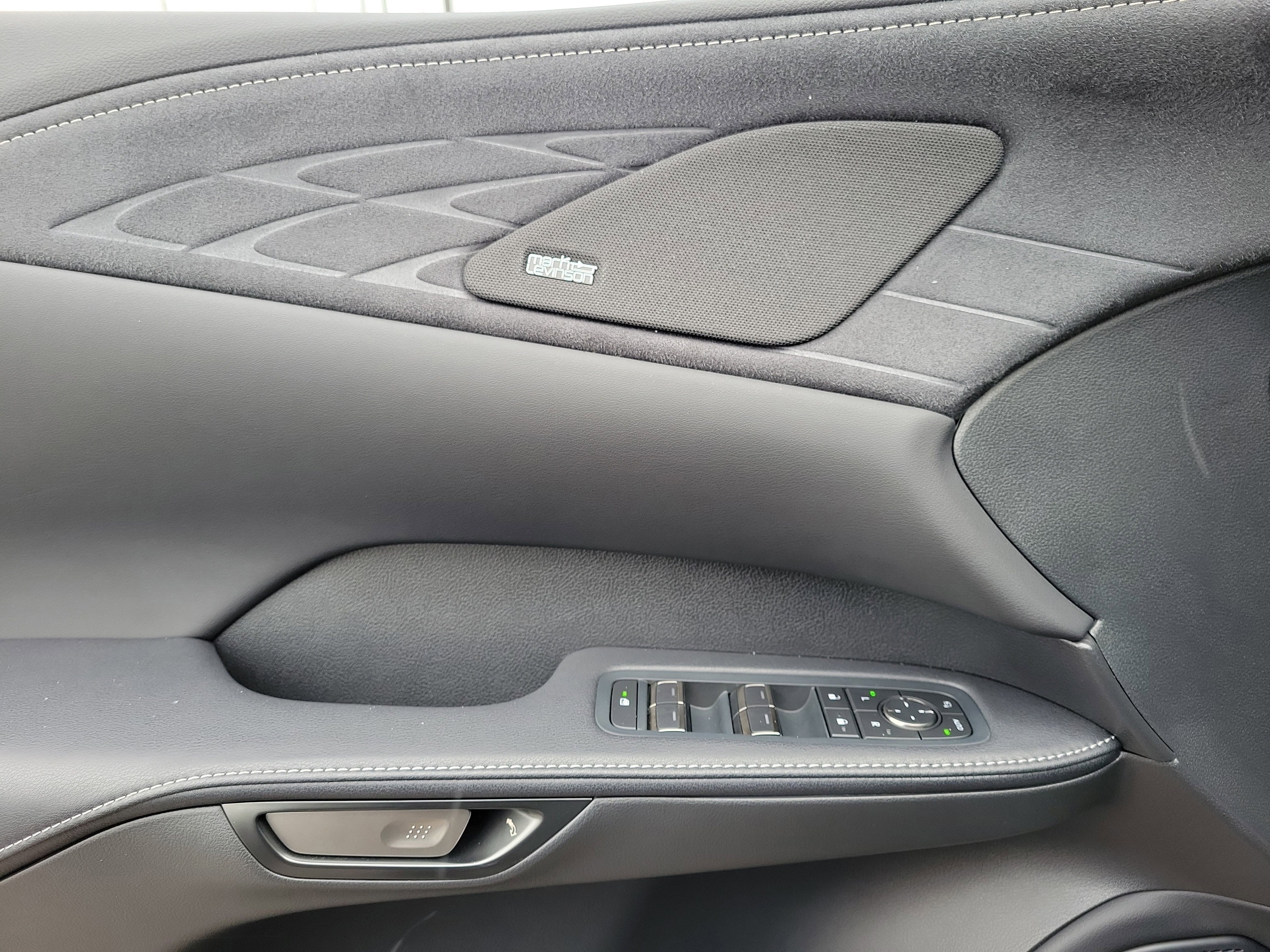 Used 2025 Lexus RX 500h F Sport image 17