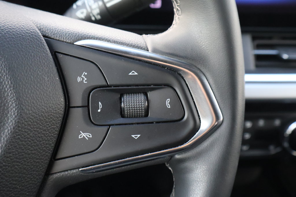 Used 2025 Chevrolet Trax LT w/ Driver Confidence Package FWD image 19