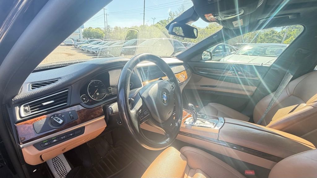 Used 2014 BMW 750i xDrive AWD/4WD image 10