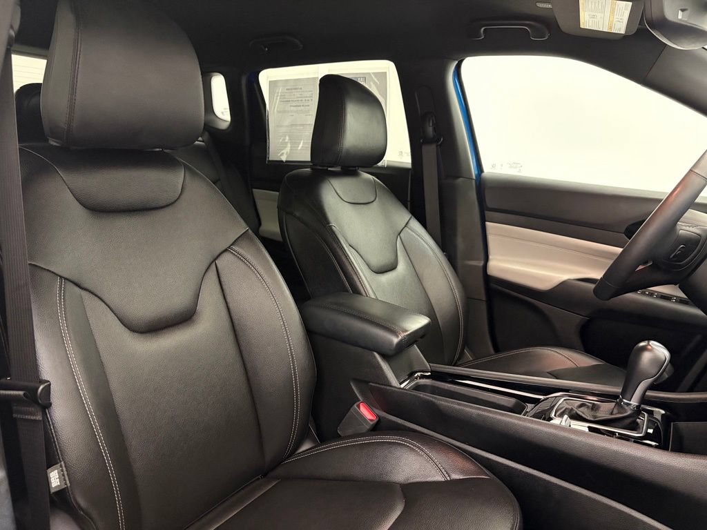 Used 2025 Jeep Compass Limited AWD/4WD image 40