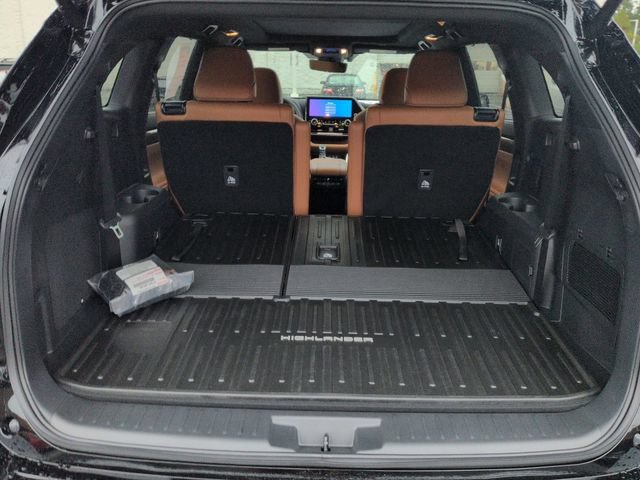Certified 2026 Toyota Highlander Platinum AWD/4WD image 28
