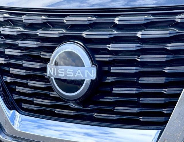 Used 2023 Nissan Rogue S image 6