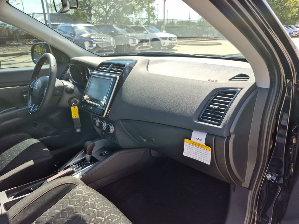 Used 2025 Mitsubishi Outlander Sport LE AWD/4WD image 40