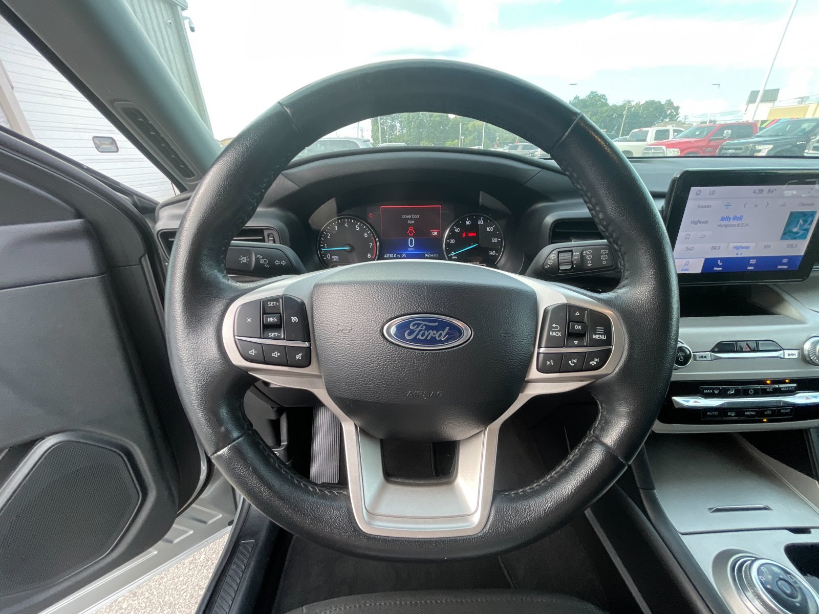 Used 2023 Ford Explorer XLT RWD image 27